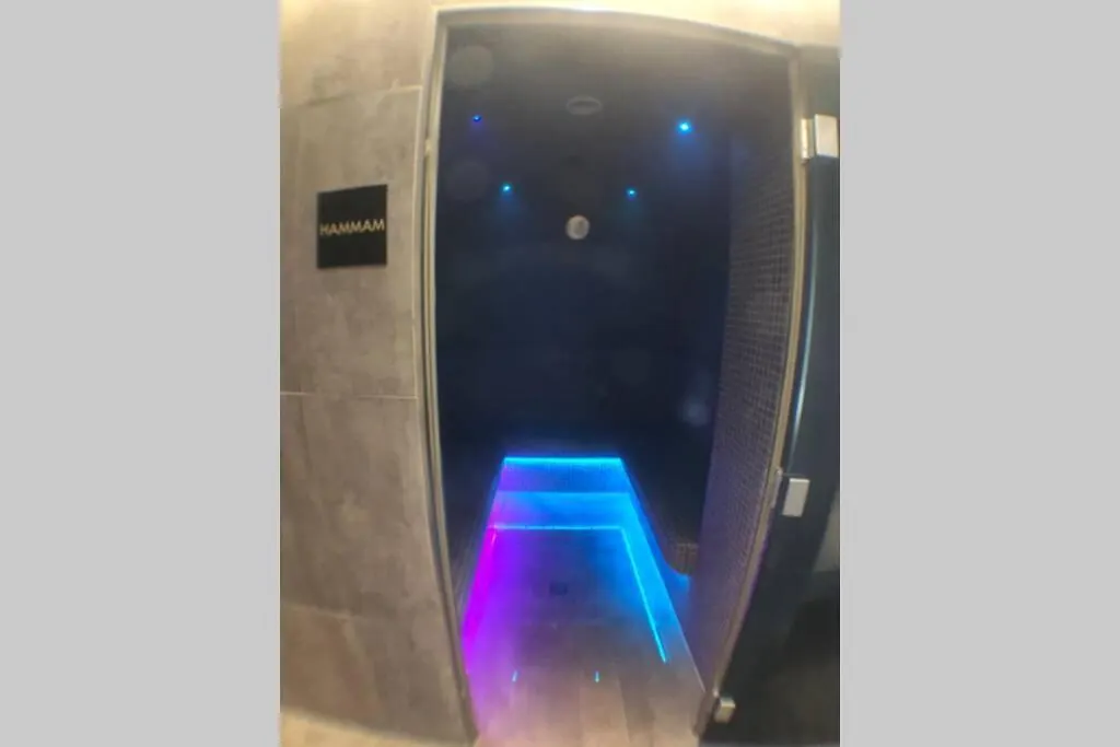 chic appart 6 pers dans résidence luxueuse La Cordee wellness gym piscine OUVERT et télétravail Chamonix 0*,  France