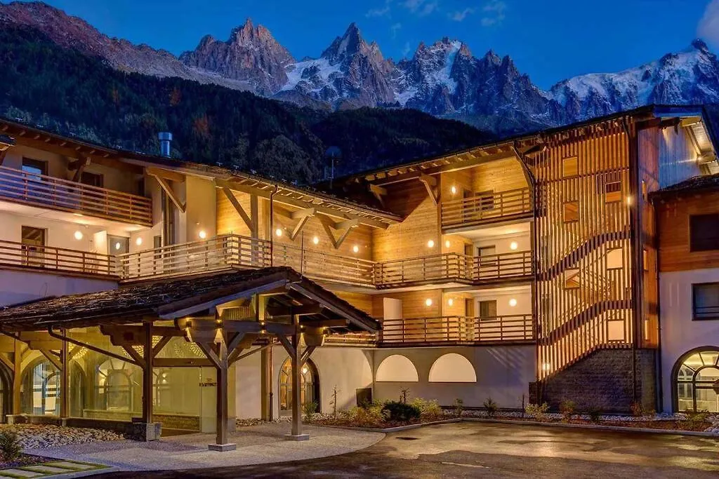 chic appart 6 pers dans résidence luxueuse La Cordee wellness gym piscine OUVERT et télétravail Chamonix Appartement